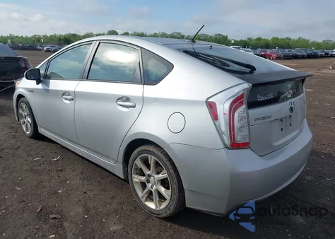 2014 Toyota Prius Three z USA, uszkodzony, nr VIN JTDKN3DU4E0374319